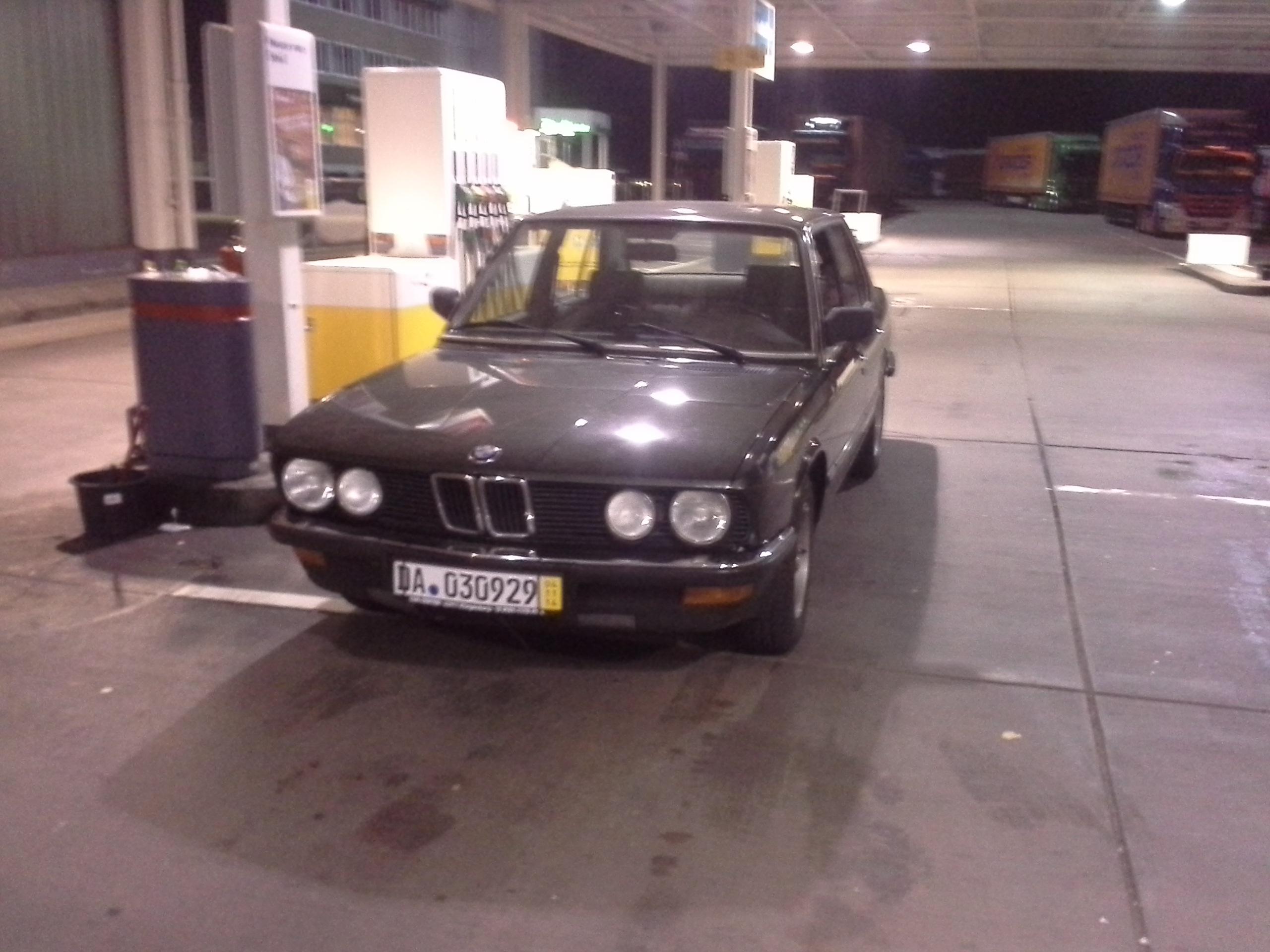 BMW 525e  paani tanklas.jpg