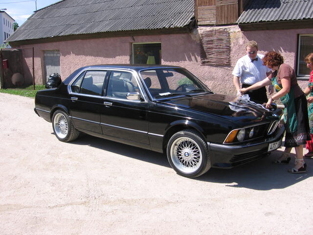 10421179_ZMBd.jpg