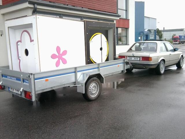 Lastemajadega.jpg