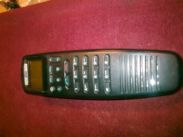 sellelt telefonilt võtan sisu ja ekraani kaitseklaasi, mis teisel puudu on
