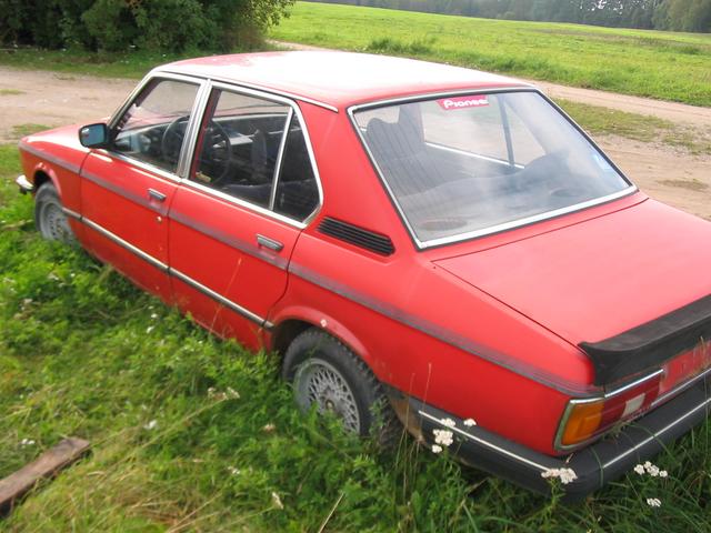 E12