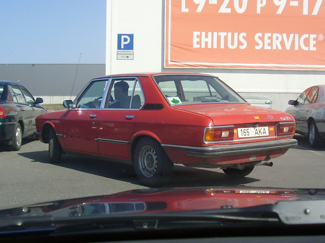 E28 520