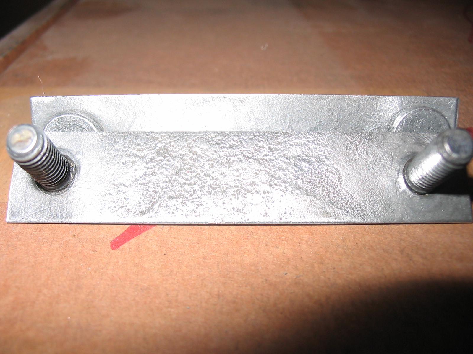 Lõpuks puhastasin detaili veel trelli otsa käiva nailonharjaga.